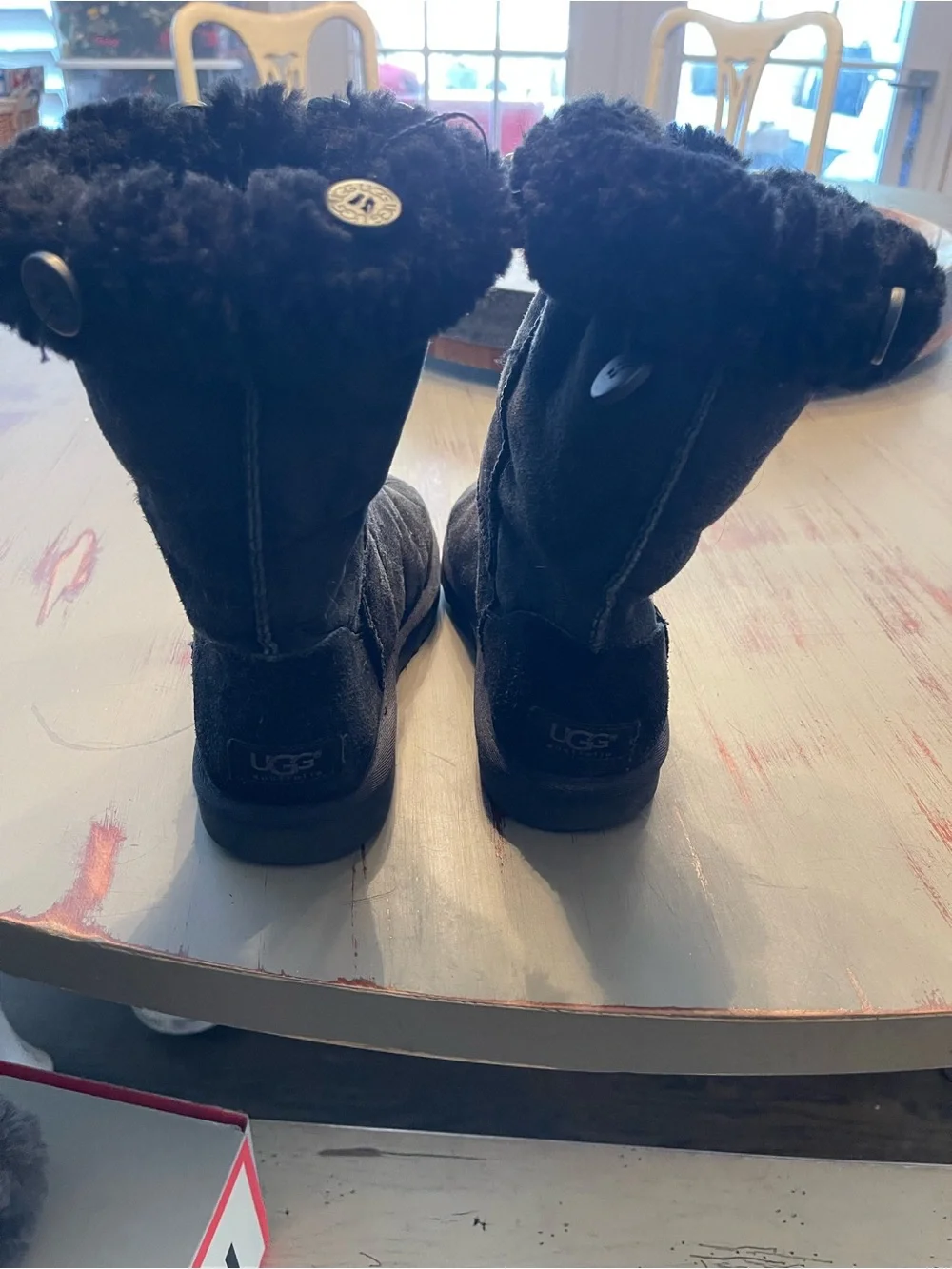 Women’s black Tularosa Ugg size 6 sherpa lined boot - fair pre loved condition